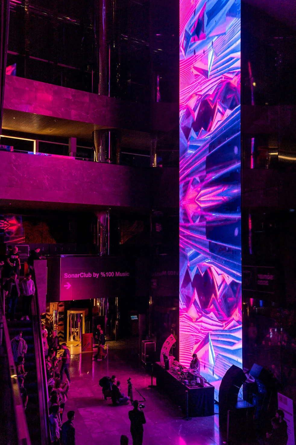 eb3e74_80c3ad15bb1c477c9c00dd112a98b494~mv2