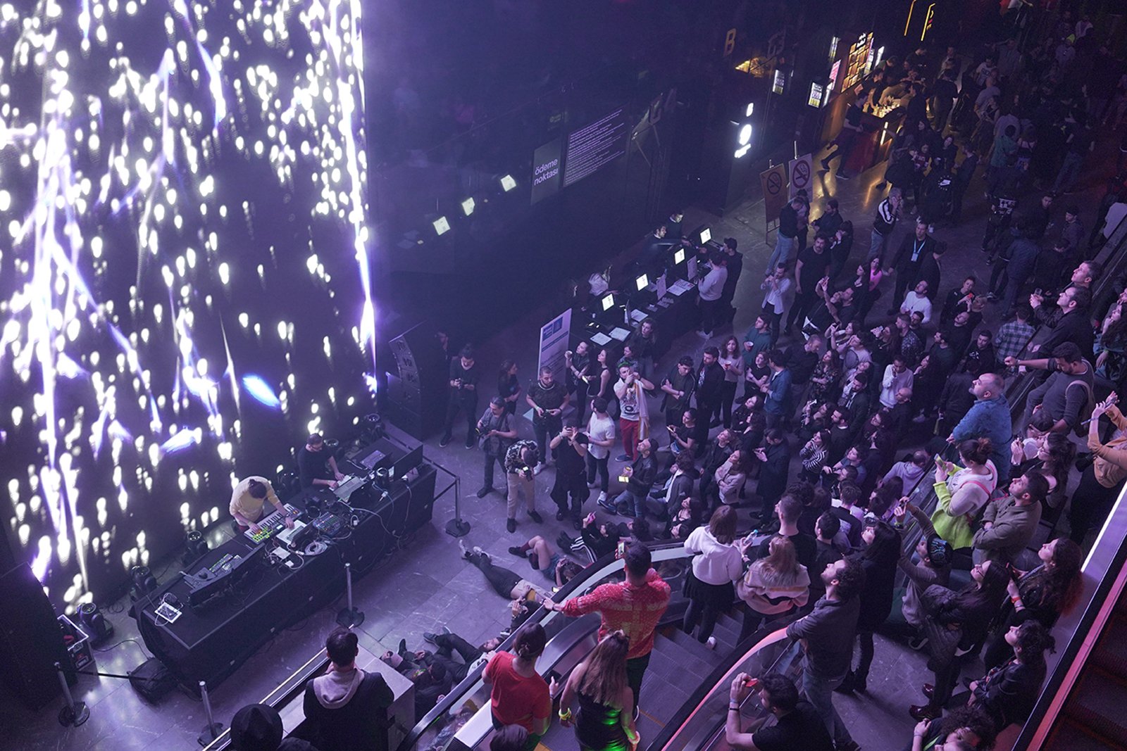 eb3e74_e1ca9040f62e449cba892cc635d964ec~mv2 (1)